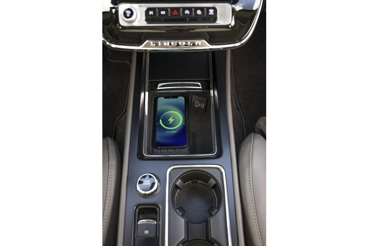 Không chỉ tiện nghi hơn, Lincoln Corsair 2023 còn thêm an toàn nhờ gói công nghệ ActiveGlide 1.2 mới. Đây là gói công nghệ an toàn chủ động hiện cũng đang được dùng cho mẫu SUV hạng sang cỡ lớn Lincoln Navigator.