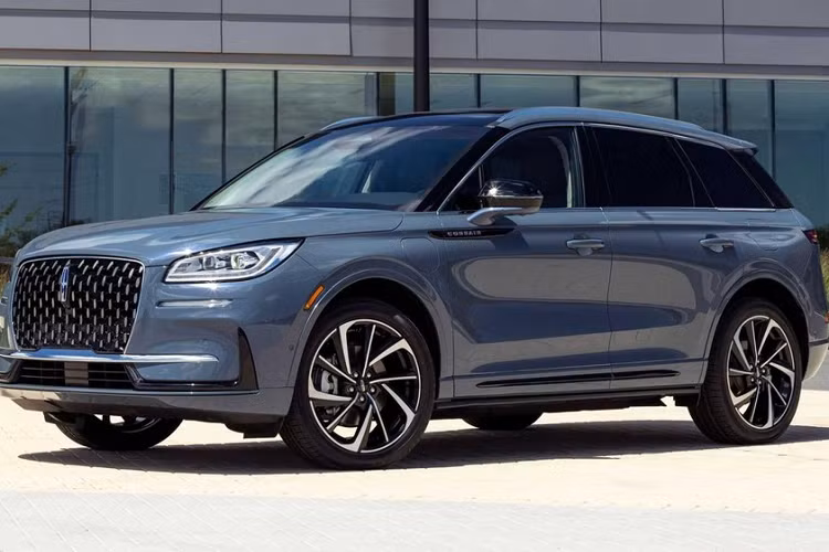 Ngoài ra, Lincoln Corsair 2023 còn có thêm những bộ vành la-zăng cùng 2 màu sơn ngoại thất mới là đỏ Crystal Red và xanh dương Whisper Blue.