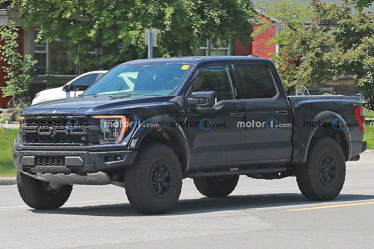 Ford F-150 Raptor R 2023 mới hứa hẹn sẽ có nhiều nâng cấp như hệ thống treo hành trình dài, đi cùng với một số nâng cấp ở khung gầm để giúp xe có khả năng xử lý tốc độ cao tốt hơn.