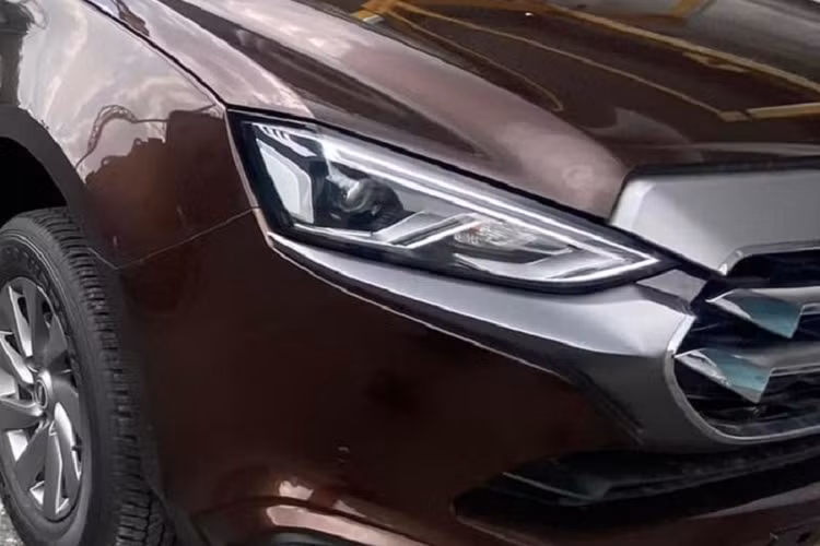 Isuzu mu-X thế hệ thứ 2 được phát triển dựa trên cơ sở gầm bệ mới khiến kích thước tổng thể của xe có phần bề thế hơn với chiều dài tăng 25 mm, chiều rộng tăng 10 mm và chiều cao tăng 35 mm so với thế hệ cũ.