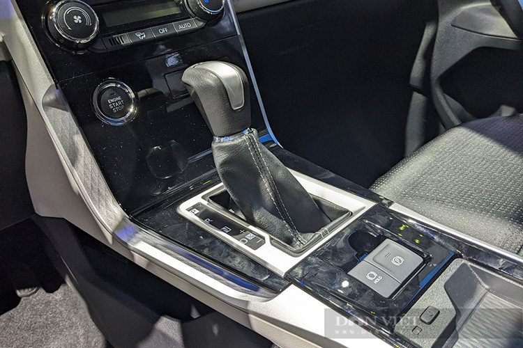 Xe vẫn sở hữu nhiều tính năng an toàn cao cấp của gói Toyota Safety Sense (TSS), bao gồm: Cảnh báo tiền va chạm; Cảnh báo lệch làn đường; Đèn chiếu xa tự động; Kiểm soát vận hành chân ga; Cảnh báo phương tiện phía trước khởi hành; Hệ thống cảnh báo điểm mù; Cảnh báo phương tiện cắt ngang phía sau (RCTA); Camera 360... 