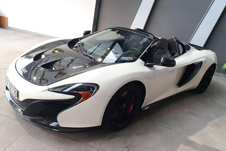 McLaren 650S Spider được trang bị động cơ V8, tăng áp kép, dung tích 3,8 lít, sản sinh công suất tối đa 641 mã lực và mô-men xoắn cực đại 680 Nm. Xe sở hữu hộp số tự động ly hợp kép 7 cấp và có thời gian tăng tốc từ vị trí xuất phát lên 100 km/h trong 3,1 giây trước khi đạt tốc độ tối đa 328 km/h.