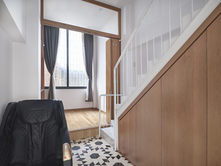 Ngôi nhà có mặt tiền chỉ rộng 3m nhưng vẫn đủ công năng - Hình 10 Ngoi nha co mat tien chi rong 3m nhung van du cong nang-Hinh-10