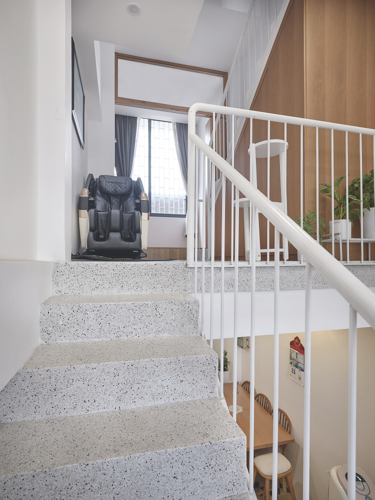 Ngôi nhà có mặt tiền chỉ rộng 3m nhưng vẫn đủ công năng - Hình 7 Ngoi nha co mat tien chi rong 3m nhung van du cong nang-Hinh-7