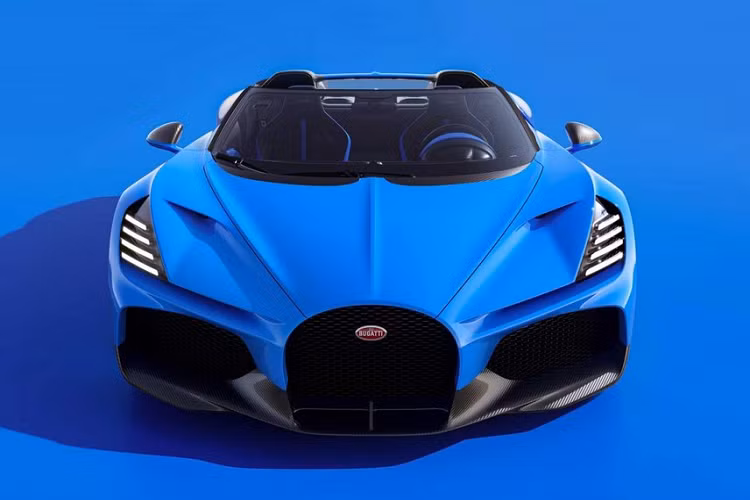 Chiếc Bugatti Mistral mui trần mới nhất được đặt tên theo một cơn gió thổi từ thung lũng sông Rhône, nơi cũng là nguồn cảm hứng vào những năm 1960 cho một chiếc coupe/mui trần cùng tên được bán bởi hãng xe Maserati và một chiếc Nissan Mistral những năm 1990 ở Nhật Bản.