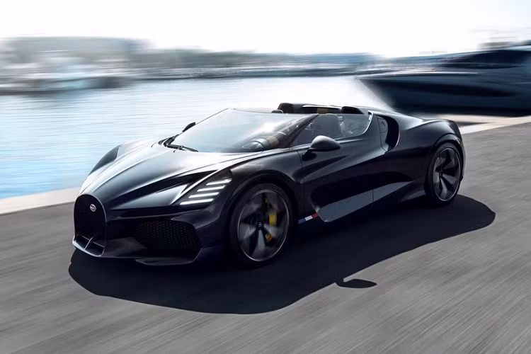 Sẽ chỉ có 99 xe trên thế giới được sản xuất và toàn bộ đã có chủ. Giá tham khảo từ 118 tỷ đồng. Tuần lễ xe hơi Monterey Car Week 2022 đã chính thức được diễn ra với nhiều bom tấn lần đầu lộ diện trước công chúng, 1 trong số đó là siêu phẩm Bugatti Mistral Roadster mới đã được hãng xe Pháp mang ra giới thiệu trong sự kiện này với giới nhà giàu ở Mỹ.