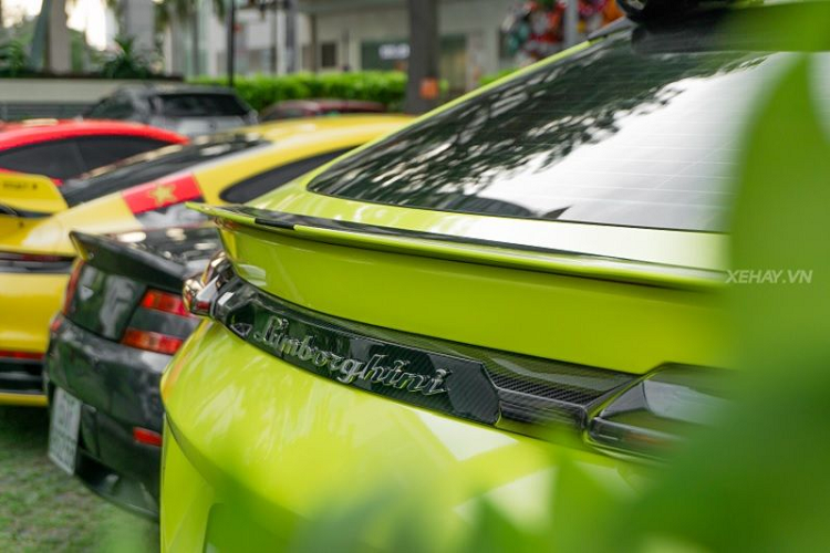 Ngoài ra, hãng Ryft cũng chỉ sản xuất đúng 18 bộ ống xả này trên toàn thế giới với giá bán khoảng 7.200 USD (khoảng 164 triệu đồng). Gói độ từ TopCar Design dành cho Lamborghini Urus kể trên có giá bán trên thị trường hiện rơi vào khoảng 38.000 Euro (khoảng 977 triệu đồng).