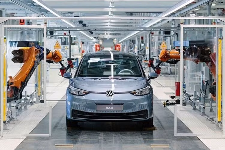 Volkswagen day nhanh ke hoach tro thanh hang xe oto thuan dien