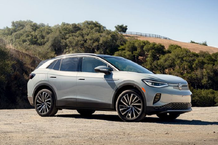 Vào hồi tháng 6 năm nay, Volkswagen công bố đầu tư tới 30 tỷ Euro vào chuỗi cung ứng sản xuất xe điện, bao gồm việc mở 6 nhà máy pin mới ở châu Âu vào năm 2030. Theo kế hoạch, xe thuần điện sẽ chiếm 30% tổng doanh số của Volkswagen trong năm 2023 và khoảng 50% vào năm 2030.