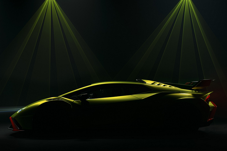 Thương hiệu cũng sẽ bán ra khoảng 63 chiếc xe độc đáo được gọi là Ducati Streetfighter V4 Lamborghini Speciale Clienti. Chỉ dành riêng cho chủ sở hữu Lamborghini, phiên bản này cho phép khách hàng làm việc trực tiếp với Centro Stile Ducati để tạo ra chiếc xe hoàn hảo của họ.