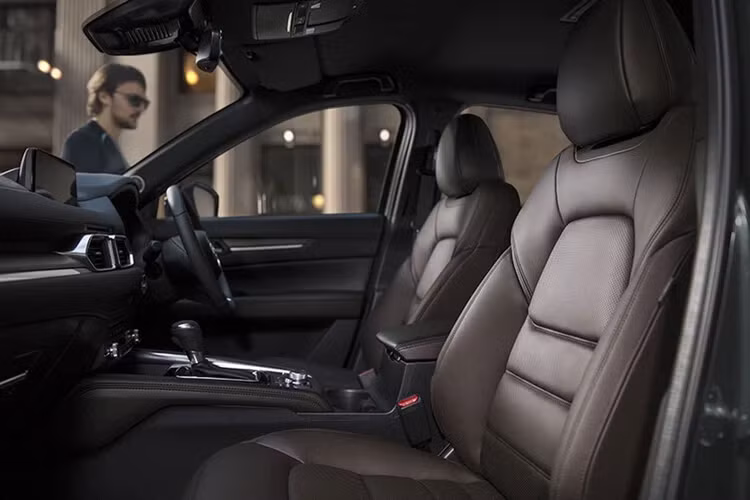 Mazda CX-5 2022 tại Việt Nam hiện tại không có phiên bản máy xăng tăng áp. Khả năng cao phiên bản nâng cấp facelift mới của Mazda CX-5 tại thị trường Việt sẽ được bổ sung thêm phiên bản máy xăng turbo này.