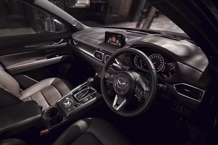 Ở phiên bản máy dầu (2.2 XDL 6AT AWD), xe sử dụng động cơ Dầu 4cyl dung tích 2.2L tăng áp, cam đôi (DOHC) cho công suất tối đa 190 mã lực tại 4.500 vòng/phút và mô-men xoắn cực đại 420Nm từ 2.000 vòng/phút.