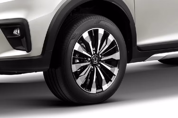 Chiều rộng 1780 mm. Chiều cao 1.685 mm. Chiều dài cơ sở 2.700 mm. Làm so sánh, BR-V có chiều dài cơ sở ngắn hơn so với Xpander (2.775mm). 