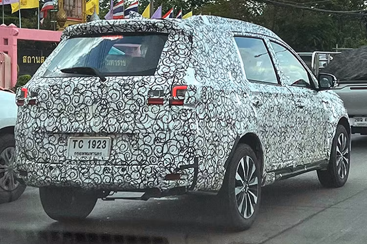 Ngoại thất của Honda BR-V thế hệ mới mang thiết kế hiện đại, lấy cảm hứng từ mẫu Honda N7X concept. Honda BR-V thế hệ mới sở hữu thiết kế mang phong cách SUV. Phần đầu xe nổi bật với cụm lưới tản nhiệt lớn mạ crôm nối liền cụm đèn pha full-LED, tích hợp LED ban ngày (DRLs). Đèn hậu của N7X tương tự như Honda City mới.