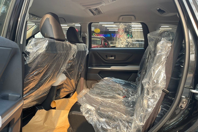 Ngay từ trước khi ra mắt, Toyota Veloz Cross 2022 đã là mẫu xe được khá nhiều khách hàng Việt Nam quan tâm. Đây là lần đầu tiên mẫu xe này được bán tại thị trường Việt Nam. Trước đó, Toyota Veloz vốn là phiên bản cao cấp của dòng xe Avanza và chỉ bán ở Indonesia. Ở thế hệ mới, Toyota Veloz được tách thành mẫu xe độc lập so với Avanza và về Việt Nam dưới tên gọi riêng là Veloz Cross.