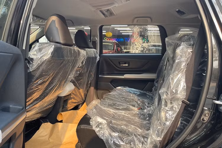 Ngay từ trước khi ra mắt, Toyota Veloz Cross 2022 đã là mẫu xe được khá nhiều khách hàng Việt Nam quan tâm. Đây là lần đầu tiên mẫu xe này được bán tại thị trường Việt Nam. Trước đó, Toyota Veloz vốn là phiên bản cao cấp của dòng xe Avanza và chỉ bán ở Indonesia. Ở thế hệ mới, Toyota Veloz được tách thành mẫu xe độc lập so với Avanza và về Việt Nam dưới tên gọi riêng là Veloz Cross.