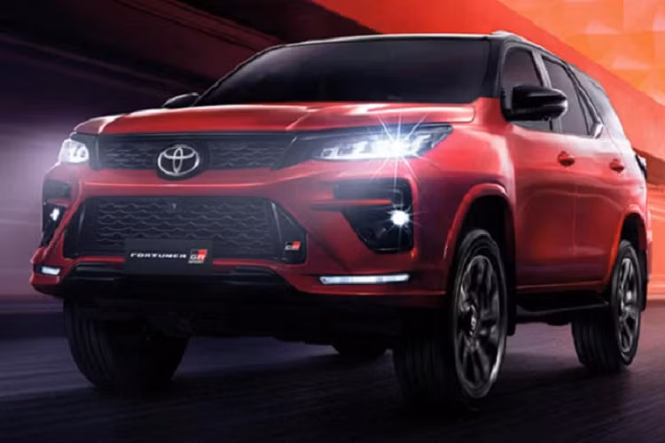Mức giá xe Toyota Fortuner 2023 phiên bản nâng cấp tại Thái Lan sẽ dao động tương đương từ khoảng 1,035 tỷ đồng đến 1,249 tỷ đồng tùy theo các phiên bản khác nhau.