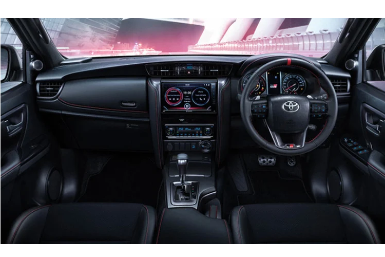 Fortuner GR Sport có thể được giới thiệu tại thị trường Việt Nam trong tương lai gần. Phiên bản này hứa hẹn sẽ hấp dẫn khách hàng Việt đang quan tâm xe SUV 7 chỗ cỡ trung, đề cao thiết kế thể thao hầm hố.