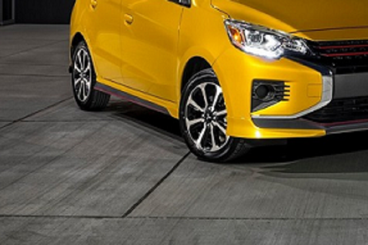 Thay vào đó, mọi phiên bản của mẫu xe hạng A này đều dùng hộp số tự động biến thiên vô cấp CVT. Trước đây, hộp số CVT chỉ là trang bị tùy chọn của Mitsubishi Mirage giá rẻ. Tuy nhiên, giờ đây, hộp số CVT lại trở thành trang bị tiêu chuẩn của mẫu xe rẻ nhất mang thương hiệu Mitsubishi tại thị trường Mỹ.