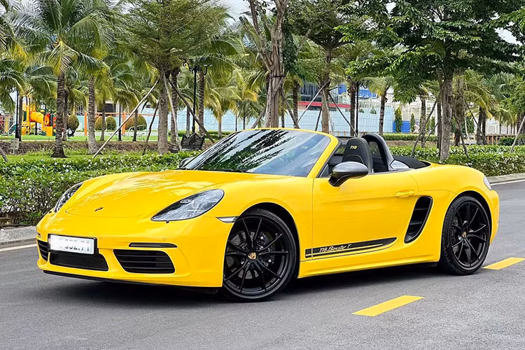 Porsche 718 Boxster T vua chay 3000km rao ban 5,7 ty o Ha Noi