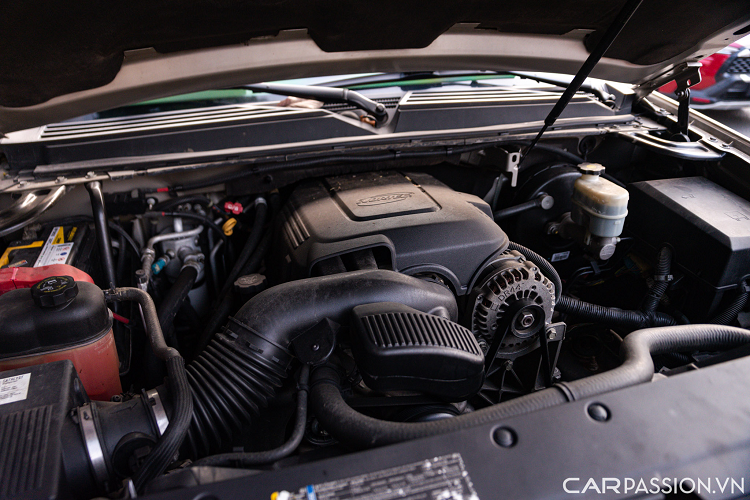 Tahoe sử dụng khối động cơ V8 Flex-fuel với dung tích 5.3 lít, kết hợp cùng hộp số tự động 4 cấp sản sinh công suất 320 mã lực và mô-men xoắn cực đại 453Nm.
