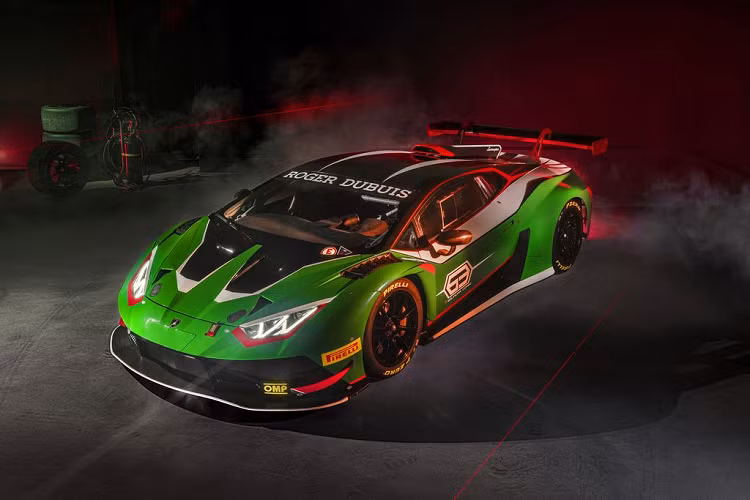 Việc ứng dụng kết cấu 10 bướm ga điều khiển điện tử trên siêu xe Huracán GT3 EVO2 làm tăng hiệu quả vận hành của động cơ V10, vốn được trang bị các xupap được chế tác từ titanium.