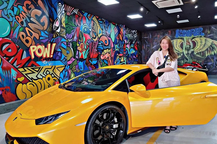 . Dòng siêu xe Lamborghini Huracan LP610-4 hiện đã bị khai tử và nhường dây chuyền sản xuất lại cho bản nâng cấp giữa vòng đời là EVO, xe sở hữu động cơ V10, dung tích 5.2 lít, sản sinh công suất tối đa 610 mã lực tại vòng tua máy 8.250 vòng/phút và mô-men xoắn cực đại 560 Nm.