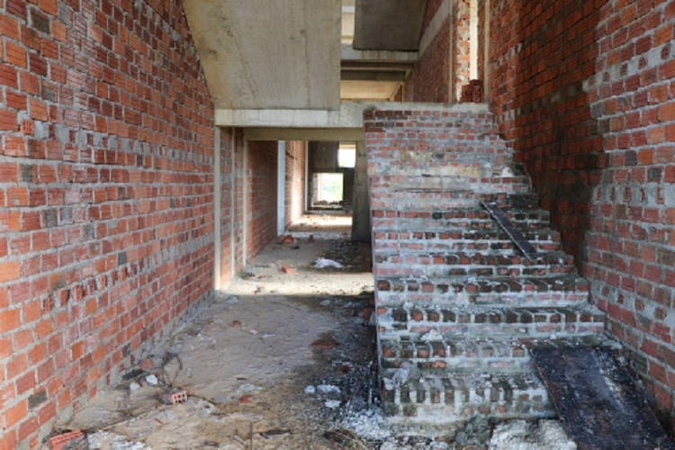 Khu nhà ở dành cho người có thu nhập thấp nơi đây không vướng giải phóng mặt bằng, có điều kiện thuận lợi để đẩy nhanh tiến độ đầu tư xây dựng. Tuy nhiên, việc chủ đầu tư thiếu tích cực thực hiện khiến dự án bị bỏ hoang 13 năm. 