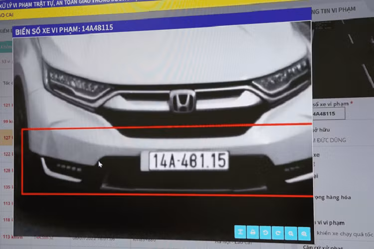 Tai xe van ve, dan bien so 