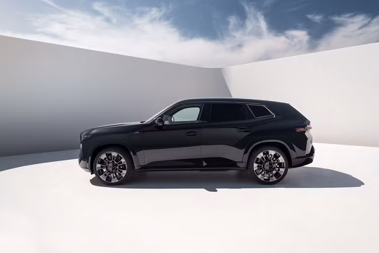 Mặc dù nhà sản xuất ôtô Đức vẫn chưa công bố đầy đủ về mẫu xe SUV BMW XM Label Red, nhưng hãng đã xác nhận rằng phiên bản này có động cơ mạnh mẽ hơn so với bản tiêu chuẩn.