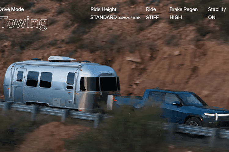 Nó chuyển khoảng sáng gầm sang mức thấp nhất 9,9 inch, hệ thống treo ở mức Soft, và hệ thống kiểm soát cân bằng ở mức On, trong khi phanh phục hồi giữ nguyên ở mức High. Không giống những chế độ khác, lực mô-men xoắn chỉ được phân phối đến bánh trước. 