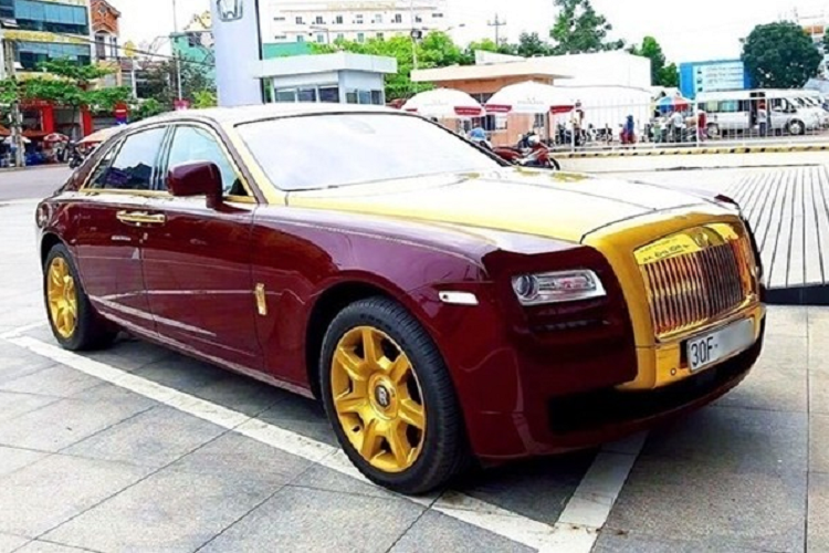 Lý do lớn nhất cho việc này là giá khởi điểm do chi nhánh ngân hàng BIDV Quy Nhơn đưa ra dành cho xe Rolls-Royce Ghost này quá cao. Nhiều khả năng chi nhánh ngân hàng BIDV Quy Nhơn sẽ tiếp tục tổ chức buổi đấu giá lần thứ 5 cho chiếc xe siêu sang Rolls-Royce Ghost mang biển số 30F-187.88, đang là tài sản thế chấp của Công ty CP đầu tư du thuyền và Sân Golf FLC Biscom (nay là Công ty CP đầu tư kinh doanh phát triển bất động sản FLCHomes). Như vậy, sau 4 lần tổ chức đấu giá với mức giảm gần 873 triệu đồng, chiếc xe siêu sang Rolls-Royce Ghost với ngoại thất và bên trong khoang lái có nhiều chi tiết mạ vàng vẫn chưa tìm thấy ai có nhu cầu tham gia đấu giá. Lý do lớn nhất cho việc này là giá khởi điểm do chi nhánh ngân hàng BIDV Quy Nhơn đưa ra dành cho xe Rolls-Royce Ghost này quá cao.