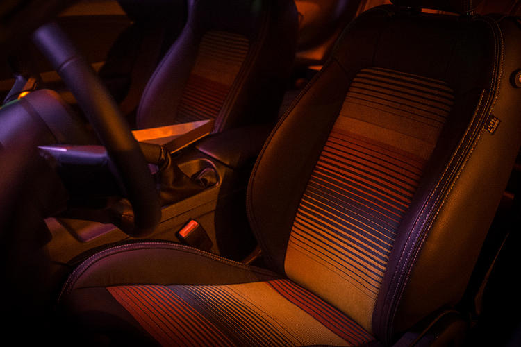 Khách hàng của 7-Eleven có thể có cơ hội giành được chiếc Ford Mustang đặc biệt bằng cách mua một số sản phẩm bao gồm Red Bull, Butterfinger, Doritos, pizza, taquitos, đồ uống Slurpee,… thông qua 7Rewards, Speedy Rewards hoặc ứng dụng giao hàng 7NOW. Đây chính là một phương thức thú vị để quảng bá thương hiệu tới đông đảo người mê xe hơn.