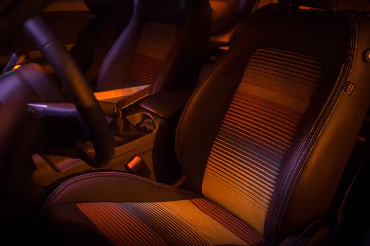 Khách hàng của 7-Eleven có thể có cơ hội giành được chiếc Ford Mustang đặc biệt bằng cách mua một số sản phẩm bao gồm Red Bull, Butterfinger, Doritos, pizza, taquitos, đồ uống Slurpee,… thông qua 7Rewards, Speedy Rewards hoặc ứng dụng giao hàng 7NOW. Đây chính là một phương thức thú vị để quảng bá thương hiệu tới đông đảo người mê xe hơn.