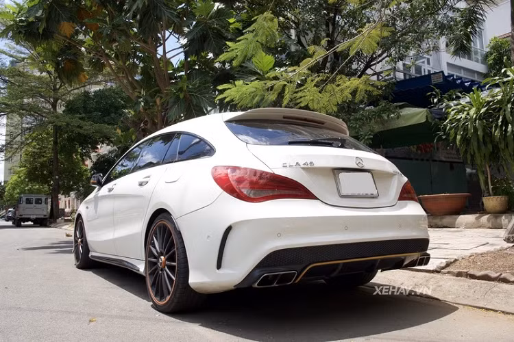 Cung cấp sức mạnh cho Mercedes CLA 45 AMG Shooting Brake tại Việt Nam là khối động cơ AMG, dung tích 1.991 cc, cho công suất cực đại 360 mã lực, giúp xe tăng tốc 0-100 km/h trong 4,7 giây. Theo nhà sản xuất, mức tiêu thụ nhiên liệu trung bình của xe là từ 6,9 đến 7,1 lít/100 km.