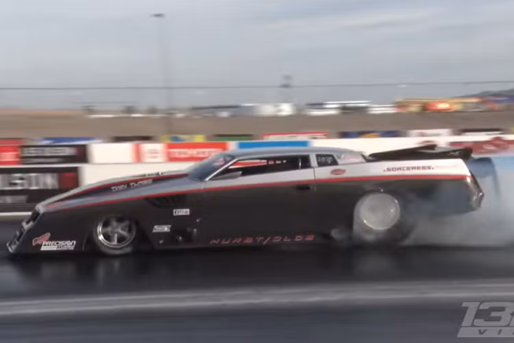 “Phần thú vị về chiếc xe này là tôi muốn chế tạo một thứ gì đó mà tôi vừa có thể lái trên đường phố, vừa có thể mang nó đến một buổi triển lãm xe ô tô, và thậm chí có thể đem ra đua một chút,” Tschiggfrie nói. Chiếc Hurst Oldsmobile 1984 có trang bị động cơ V8 dung tích 10,5 lít, có thể đạt tốc độ 334 km/h trong quãng đường 1/8 dặm (khoảng 201 mét) và 420 km/h trong 1/4 dặm (khoảng 402 mét), giúp nó ghi tên vào một số kỷ lục trên thế giới. Đây cũng là 1 trong 2 chiếc xe tốc độ nhất trên toàn cầu.