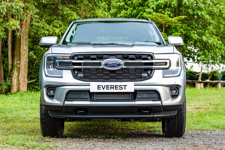 Xe có tổng cộng 6 màu sơn bao gồm Bạc (Aluminum), Xám (Meteor Grey), Đen (Absolute Black), Nâu (Equinox Bronze). Riêng hai màu Cam (Sedona Orange) và Trắng (Snowflake White Pearl) có giá thêm 1.200 bath (767 ngàn đồng).