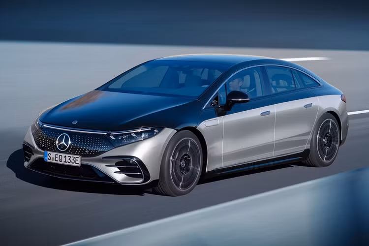 Mercedes-EQS dang giam gia kich san tai Trung Quoc vi qua e