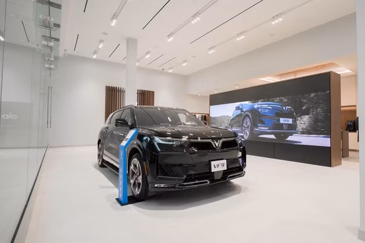 VinFast chinh thuc co showroom oto dau tien tai Yorkdale, Canada-Hinh-4