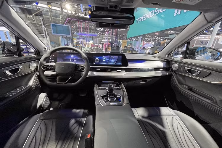 Theo hãng Chery, mẫu SUV cỡ B này sở hữu chiều dài 4.400 mm, chiều rộng 1.830 mm, chiều cao 1.585 mm và chiều dài cơ sở 2.630 mm. Như vậy, xe có kích thước gần như ngang ngửa với Honda HR-V (chiều dài 4.330 mm, chiều rộng 1.790 mm, chiều cao 1.590 mm và chiều dài cơ sở 2.610 mm).