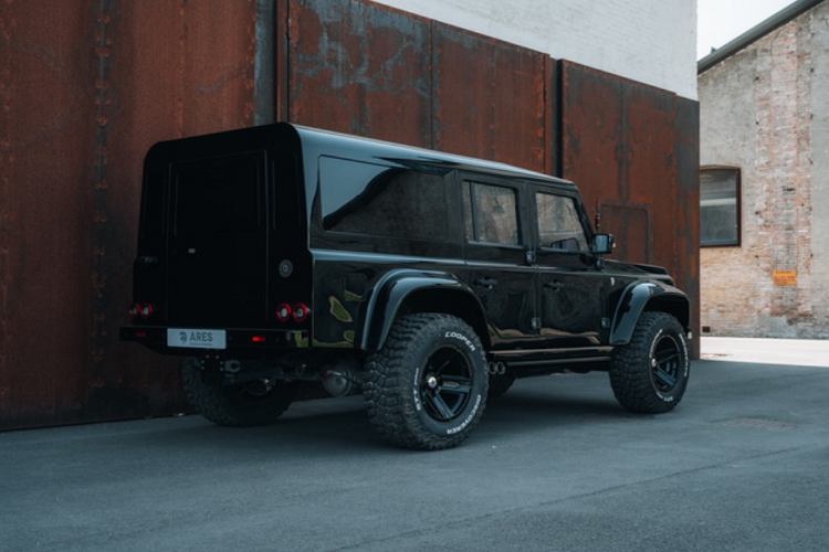 Mức giá xe Land Rover Defender độ Ares Design sẽ từ 250.000 USD.