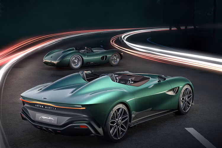 Về tổng thể, chiếc xe sở hữu một số đường nét thừa hưởng từ mẫu xe thương mại Vantage. Các phần thiết kế thân xe vừa đơn giản nhưng cũng vừa đem tới một thiết kế sang trọng ấn tượng.