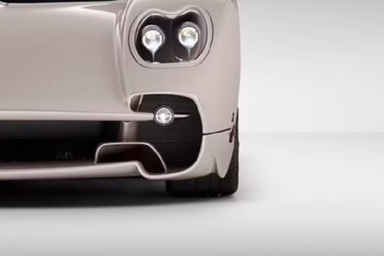 "Đối với nhà triết học Thomas More vào năm 1516, Utopia là một nơi không tồn tại và kể từ đó cái tên này đã được đặt cho những địa điểm lý tưởng mà chúng ta mơ ước." Pagani cũng đã đầu tư thời gian và tiền bạc để giúp Utopia có thể hợp pháp lưu thông trên hầu hết các liên bang ở Hoa Kỳ, thay vì chỉ với mục đích trưng bày.