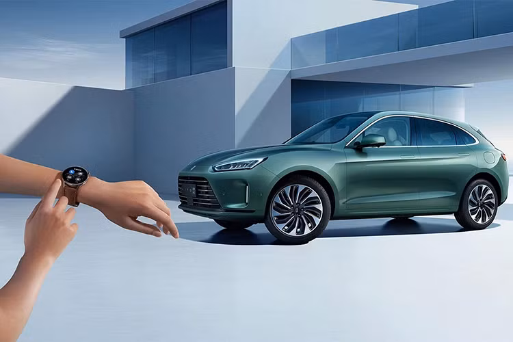 Vào tháng 12/2021, hãng Huawei đã hé lộ mẫu SUV có tên M5 tại Trung Quốc và bây giờ mới là thời điểm ra mắt chính thức của mẫu xe này. Aito M5 PHEV 2023 mới là kết quả của sự hợp tác giữa hai ông lớn Seres/Sokon và Huawei. Trong đó, Huawei chịu trách nhiệm cung cấp “bộ não” cho xe, còn Seres đảm nhận khâu sản xuất.