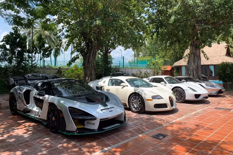 Mới đây nhất, một tài khoản cá nhân đã chia sẻ lên mạng xã hội hình ảnh của chiếc McLaren Senna được đỗ trong sân, bên cạnh đó là một loạt cái tên đình đám không kém như Bugatti Chiron, Ford GT, Porsche 918 Spider,... và không khó để nhận ra toàn bộ số xe này đều là của ông Đặng Lê Nguyên Vũ.