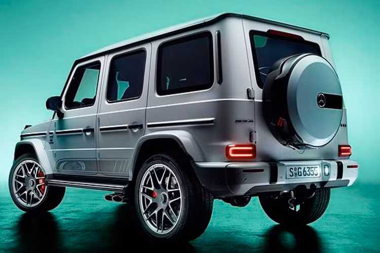 Đây cũng là lần đầu tiên Mercedes-Benz Việt Nam phân phối chính hãng 1 dòng xe đặc biệt của G63 W463 thế hệ thứ 2, trước đó, các phiên bản như Edition One, 40th Years Of Legend hay bản độ MBS và Brabus... đều chỉ xuất hiện ở Việt Nam theo diện nhập tư nhân.
