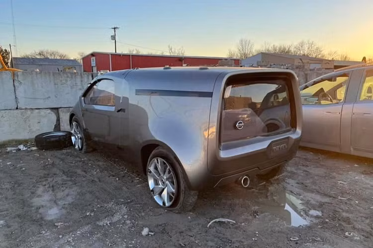 Vì đây là xe concept nên hãng Nissan không thể bán chúng cho người tiêu dùng. Ngoài ra, hãng Nissan cũng không có kế hoạch quyên góp 2 chiếc xe này. Do đó, chỉ còn một giải pháp duy nhất là mang 2 chiếc xe concept đi tiêu hủy.