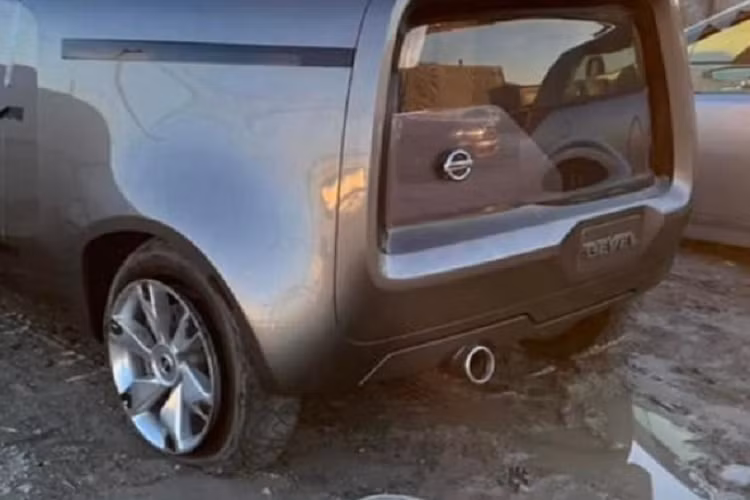 Theo anh Cooper, bãi phế liệu của thành phố Nashville này hóa ra thường xuyên nhận nhiệm vụ tiêu hủy xe concept. Khi tiêu hủy, nhân viên của bãi phế liệu sẽ phải quay video lại để làm bằng chứng. Trên thực tế, tiêu hủy bằng máy nghiền là một phần trong quy trình tiêu chuẩn để xử lý xe concept. Vì không có số VIN nên những chiếc xe concept không được phép lưu thông trên đường phố. 