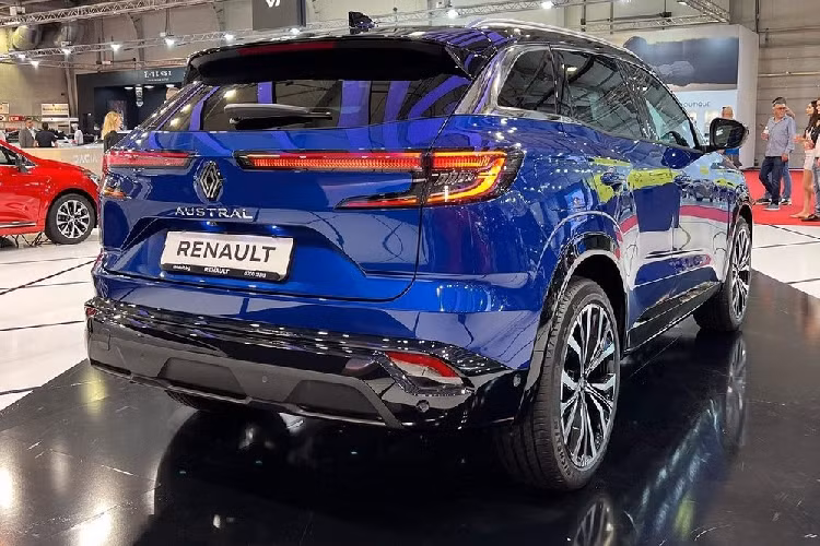 Con số tương ứng khi đi với hộp số tự động X-Tronic tùy chọn là 158 mã lực. Lượng xăng tiêu thụ trung bình của hệ truyền động mild hybrid này là 6,2 lít/100 km. Hiện giá xe Renault Austral 2022 vẫn chưa được công bố. Dự kiến, đến quý IV năm nay, xe mới được bán ra thị trường.