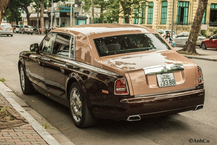 Hiện tại, ngoài chiếc xe siêu sang Rolls-Royce Phantom Lửa thiêng đấu giá thất bại lần thứ 2 ra, cộng đồng mạng còn rất quan tâm liệu 2 mòn đồ xa xỉ khác của cựu Chủ tịch FLC là du thuyền FLC Albatross đầu giá lần thứ 3 có kết quả ra sao và chiếc Rolls-Royce Ghost Golden có đấu giá lần thứ 5 hay không?